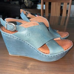 Born handcrafted leather wedge in brown. Size 7/38